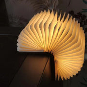 LumiFold™ Schreibtischlampe | 3-Farbige LED, Holzschnitzerei, Faltbar