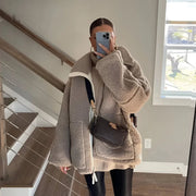CozyLuxe™ Teddy Wolljacke | Luxuriöser Komfort mit Hohem Kragen und Weicher Schafwolle