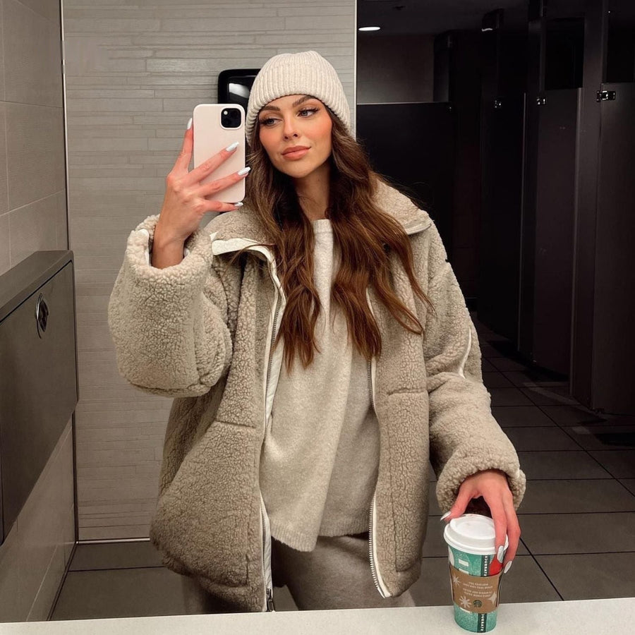 CozyLuxe™ Teddy Wolljacke | Luxuriöser Komfort mit Hohem Kragen und Weicher Schafwolle